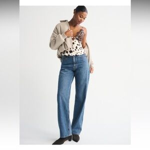 Abercrombie Curve Love High Rise Loose Jean 25 SHORT NWT